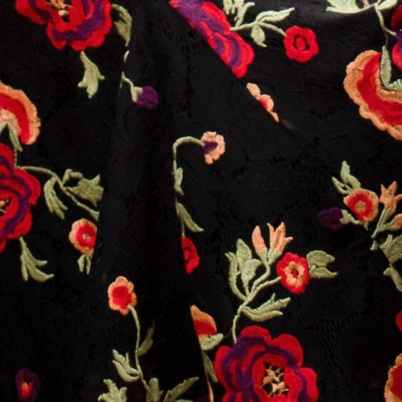 Eva Franco Floral Embroidered black  Skirt with red roses tulip shape NWT midi - Picture 2 of 4